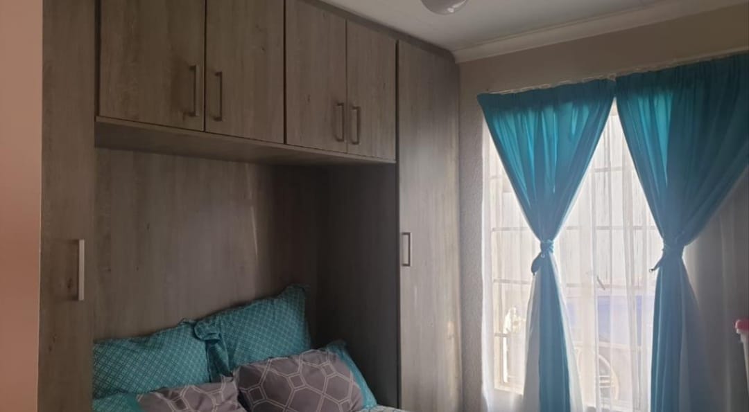 Room image 3